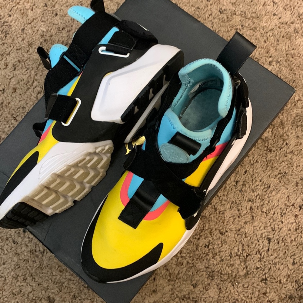 Nike tennis shoes